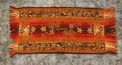 Régi kicsi vékony szőnyeg