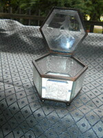 Antik fém szerelékes csiszolt mintával  ékszeres dobozka