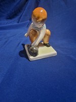 Bodrogkeresztúri kerámia sünit simogató fiú porceláni figura