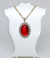 Vörös titánium kristály cabochon medál, virágos markazit berakásos ezüstözött foglalatban Y43650