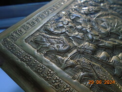 Perzsa-iráni Isfahan trébelt poncolt nehéz,szinte bronz ,aranyozott réz doboz