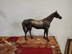 Bronz lovas szobor