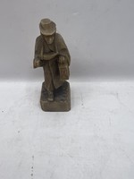 Antik lámpahordó fa szobor, 10 x 4 cm-es nagyságú. 6241