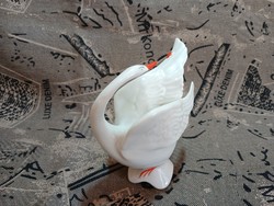 Arpo porcelán hattyú figura