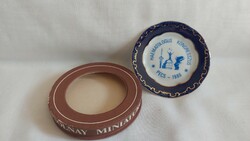 Zsolnay porcelán gyűjtőnek tollazott HAEMATOLOGUS KONGRESSZUS emléktálka