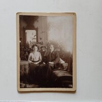 ZA531.9 -Régi fotó 1900k Marosvásárhely  Polgári ház szobája - Erdély (kemény kartonon)