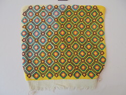 Retro keresztszemes kézzel hímzett díszpárna