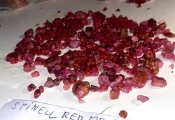 Spinel csiszolatlan drágakövek - 100g