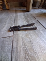 Szép antik öntött vas diótörő/mogyorótörő (13 cm)