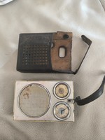 Tàska ràdió mechanikus óràval ami elindul . Retró Asztali kis ràdió.Időt be lehet állítani! Film ...