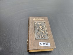 A0756 Vadász jelenetes réz berakásos fa dobozka