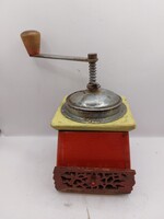 Kávédaráló, régi, fából, működő, 21 cm-es magasságú. 7751