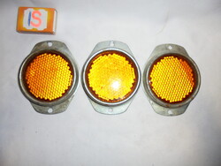 Három darab veterán gépjármű macskaszem - együtt - motor? utánfutó ?...