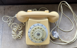 Tárcsás régi telefon