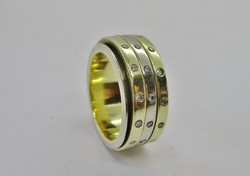 Szépséges vastag  14kt-os arany gyűrű brillekkel 0,42ct 11g