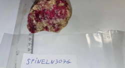 Spinel a mátrixon  - nagyobb kristály , nyers ásvány   - 307g -  - akár ékszerkészítéshez