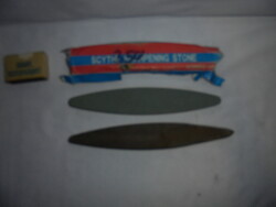 Két darab régi kaszakő együtt - népi, paraszti munkaeszköz