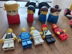Lego figurák, emberek, autók, kerekek, jármű elemek , kockák+ néhány darab Duplo kocka