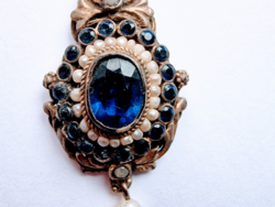 Pendant jewelry vintage with blue stones and pearls, ornate pearl at the bottom, silver plated