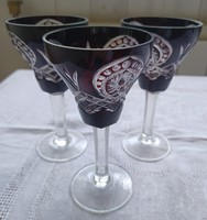 Nagyon különleges,feketébe hajló lila, ólomkristály poharak: 3 darab. (+ 3 ajandékba)