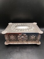 Ezüstözött alpakka ékszertartó doboz, 20x13x8 cm-es. 8480