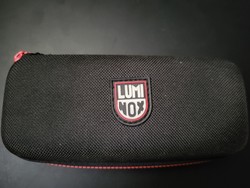 Luminox Navy Seal Colormark GGL.L.3051 Az óra sajátossága, hogy sötétben is jól láthatóan mutatja az