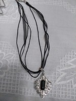 Gyászékszer! filigrán ezüst ékszer, medál + selyem lánc