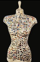 Kuriózum, kitűző gyűjtemény igazi dizájner darab!