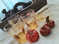 Antik - rövid italos pohárkák / méz színben . 4 db.