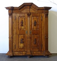 1R268 Antik Mária Terézia korabeli, szobros, faragott szekrény ~ 1770