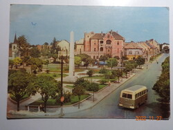 Régi képeslap: Mosonmagyaróvár, Városkapu tér autóbusszal (1970)