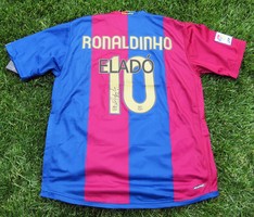 Ronaldinho által 2019-ben Budapesten dedikált Barcelona mez. futball foci labda brazil aranylabda