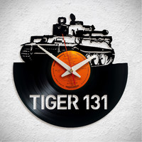 Tigris tank Tiger 131 – bakelit falióra
