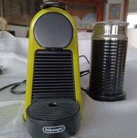De Longhi Essenza Mini kapszulás kávéfőző tejhabosítóval. Sosem használták.