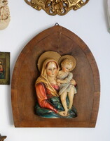 Itáliai antik Madonna a kisdeddel, falapra erősített, kézzel festett gipsz kisplasztika