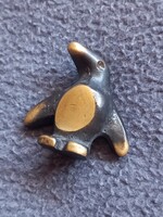 WALTER BOSSE 3 cm -es Miniatűr Pingvin Patinázott Bronz Figura