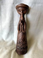 Kőfalvi Gyula kerámia - legény furulyával (18 cm)