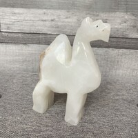 Onyx kristály dromedár dísz