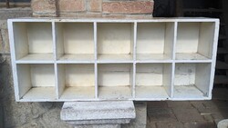 Sok fakkos fali polc