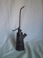 Vintage fém pumpás olajozó kanna