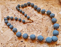 Retro kerámia hatású műanyag nyaklánc