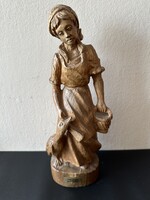 Fa faragott női szobor 33 cm