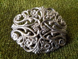 Retro brooch