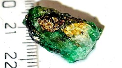 Chromium Tsavorit + Pirit -áttetsző kristály  -16ct -  akár ékszerkészítéshez- Gyűjtői darab