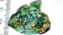 Chromium Tsavorit + Pirit -áttetsző kristály  -35ct  -  akár ékszerkészítéshez- Gyűjtői darab