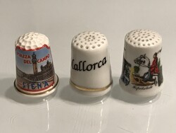 Porcelán gyűszűk gyűjtemènyből, 3 db