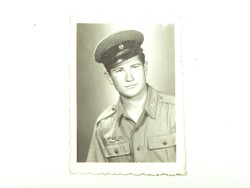 Régi kép fotó fénykép - fiatalember, férfi katonai portré