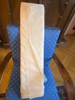 Teljesen új,nylon bélés anyag eladó. 7,80 m 150 cm széles.Ruhába,szoknyába.