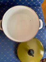 Retro teljesen jó állapotú,virágmintás lábos,fedőjével.9 cm magas és 24 cm átmérőjű.Made in Austria