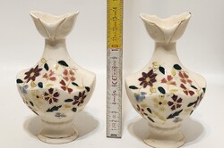Zsolnay színes virágmintás talpas kis porcelán díszváza 2 db (3254)
